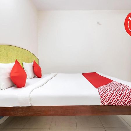 Oyo 16123 Chandana Deluxe Bangalore Exterior foto