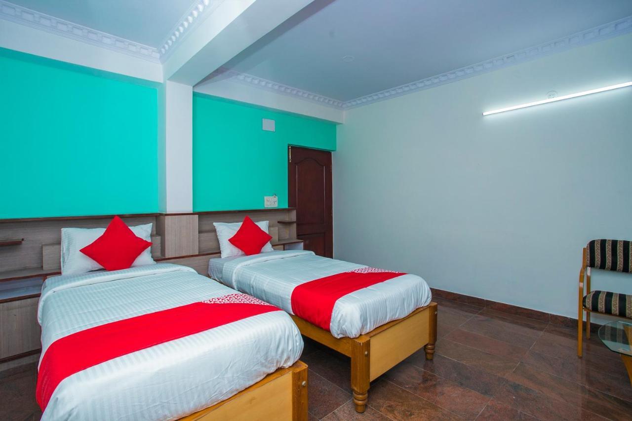 Oyo 16123 Chandana Deluxe Bangalore Exterior foto
