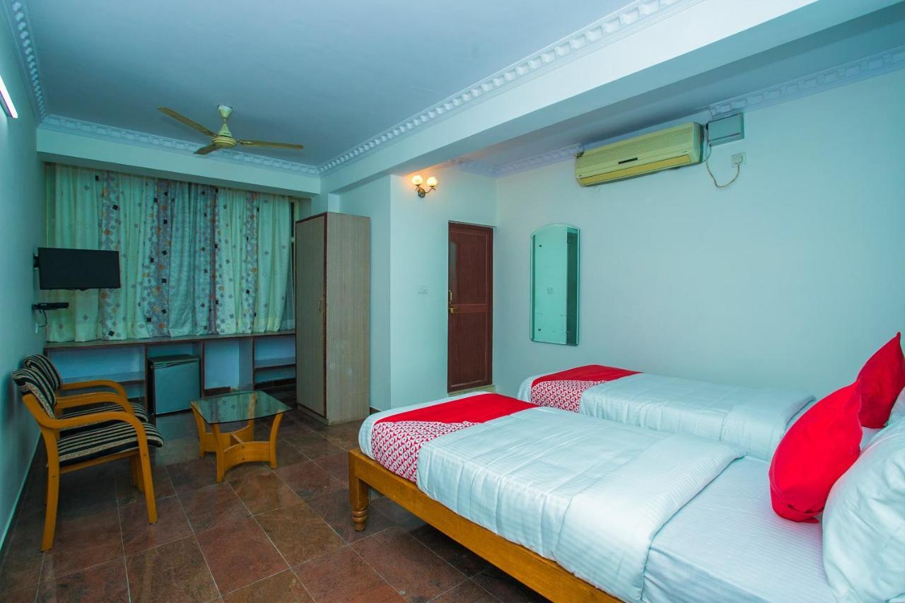 Oyo 16123 Chandana Deluxe Bangalore Exterior foto